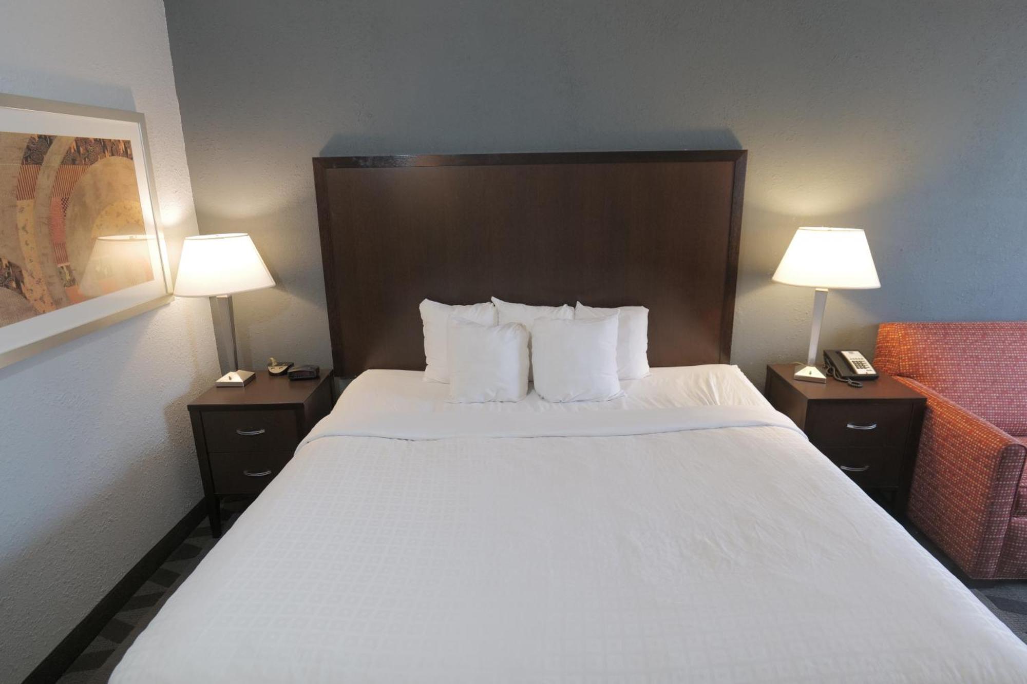 Baymont By Wyndham Airport North 2*